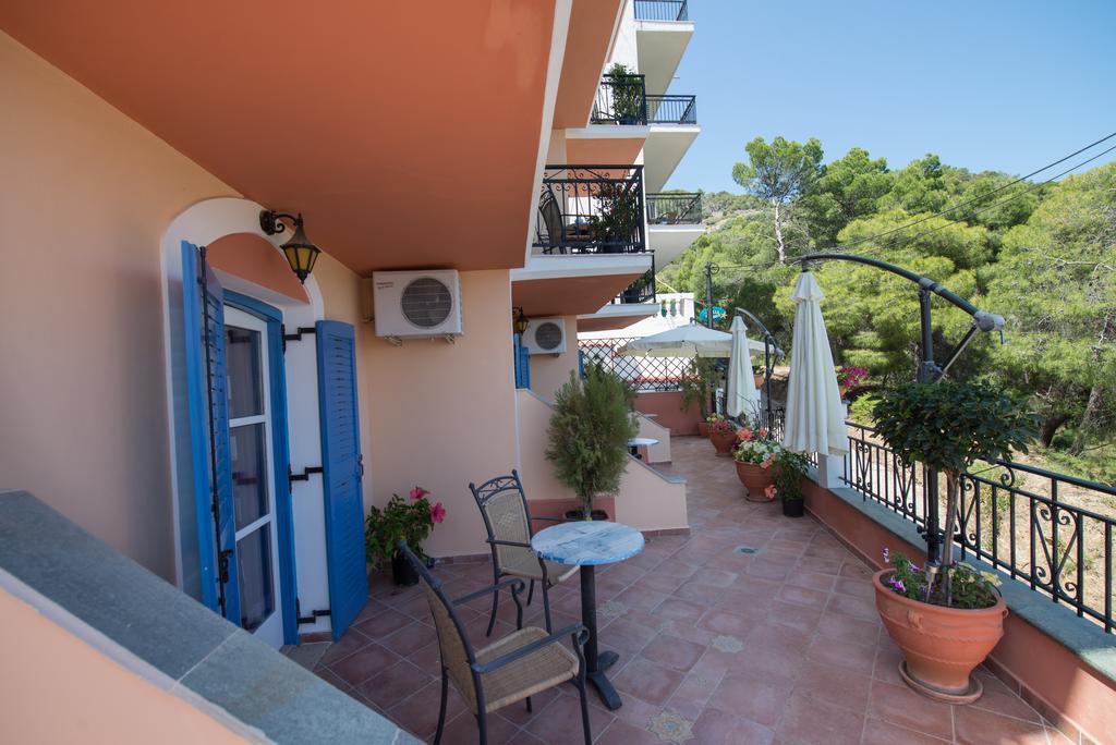 Maria Studios Poros Town Extérieur photo